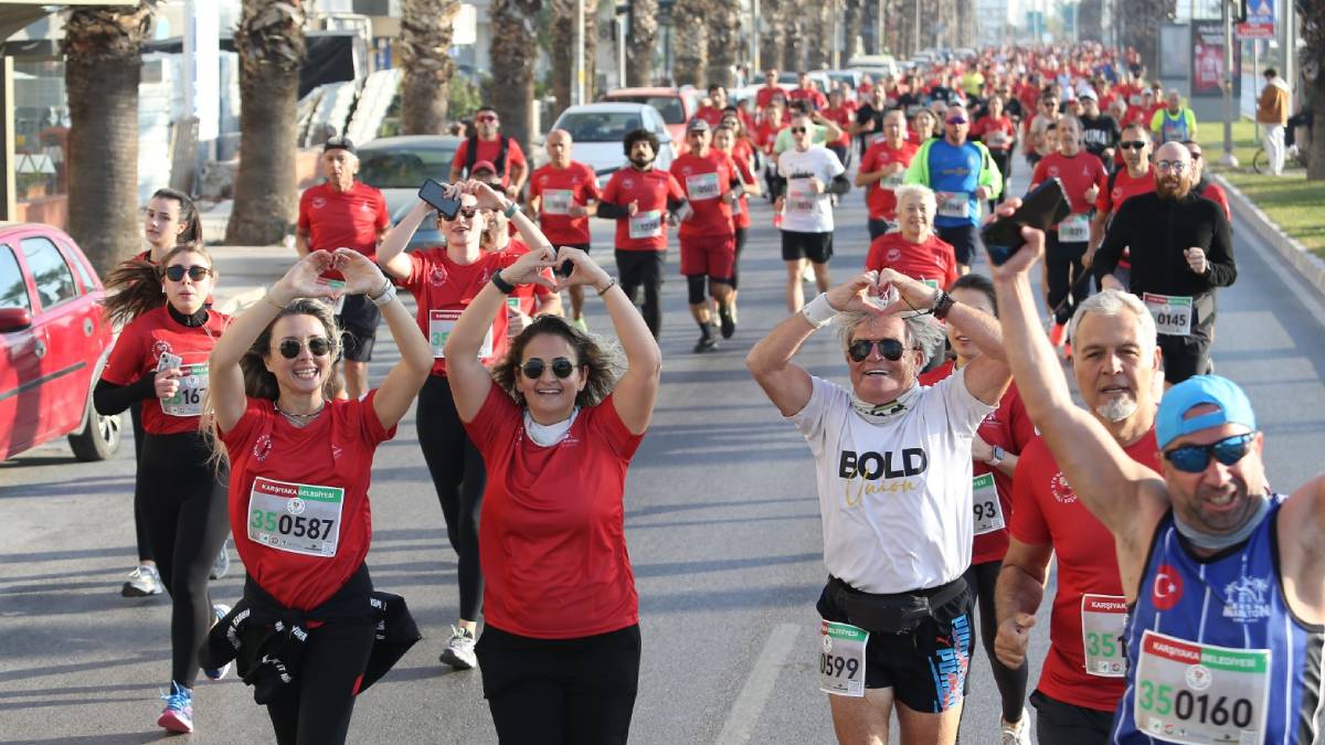 Karşıyaka’da 14 Şubat’a renkli kutlama: Sevdiğinle koş!