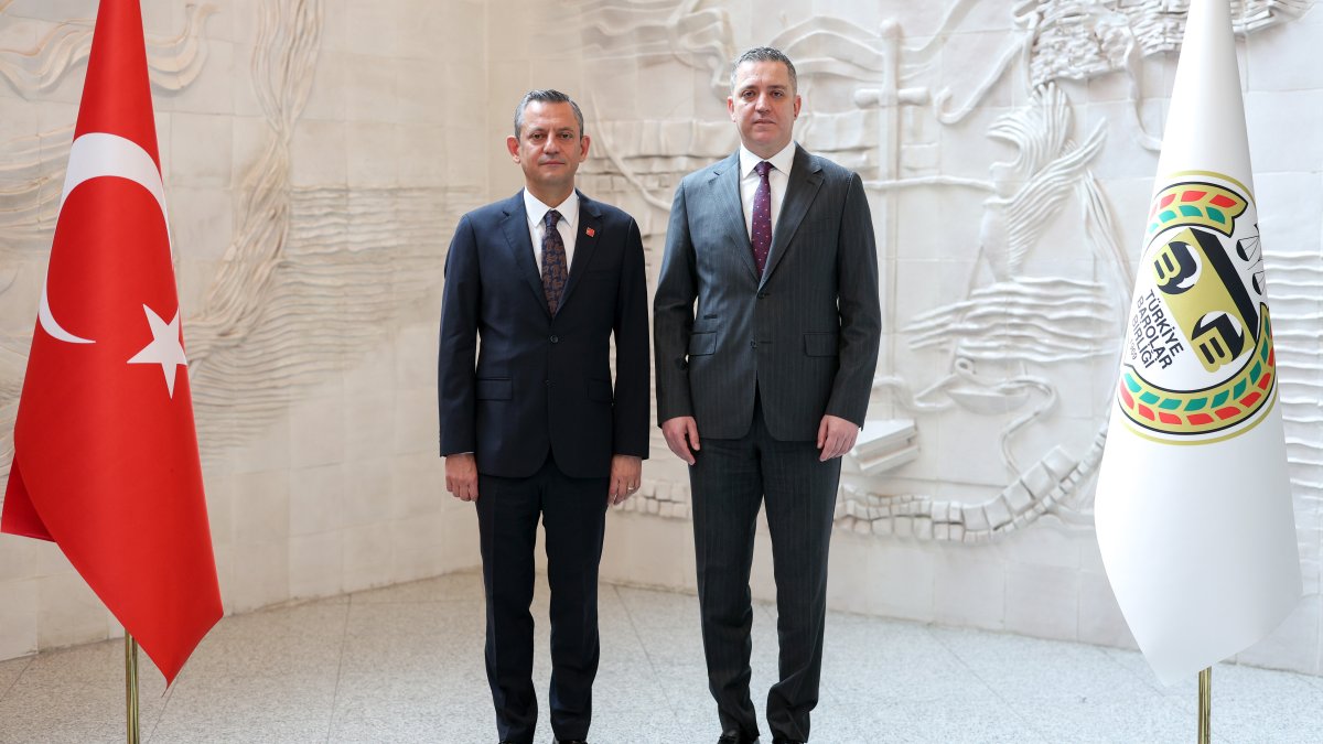 Özgür Özel, Türkiye Barolar Birliği Başkanı Erinç Sağkan’ı ziyaret etti