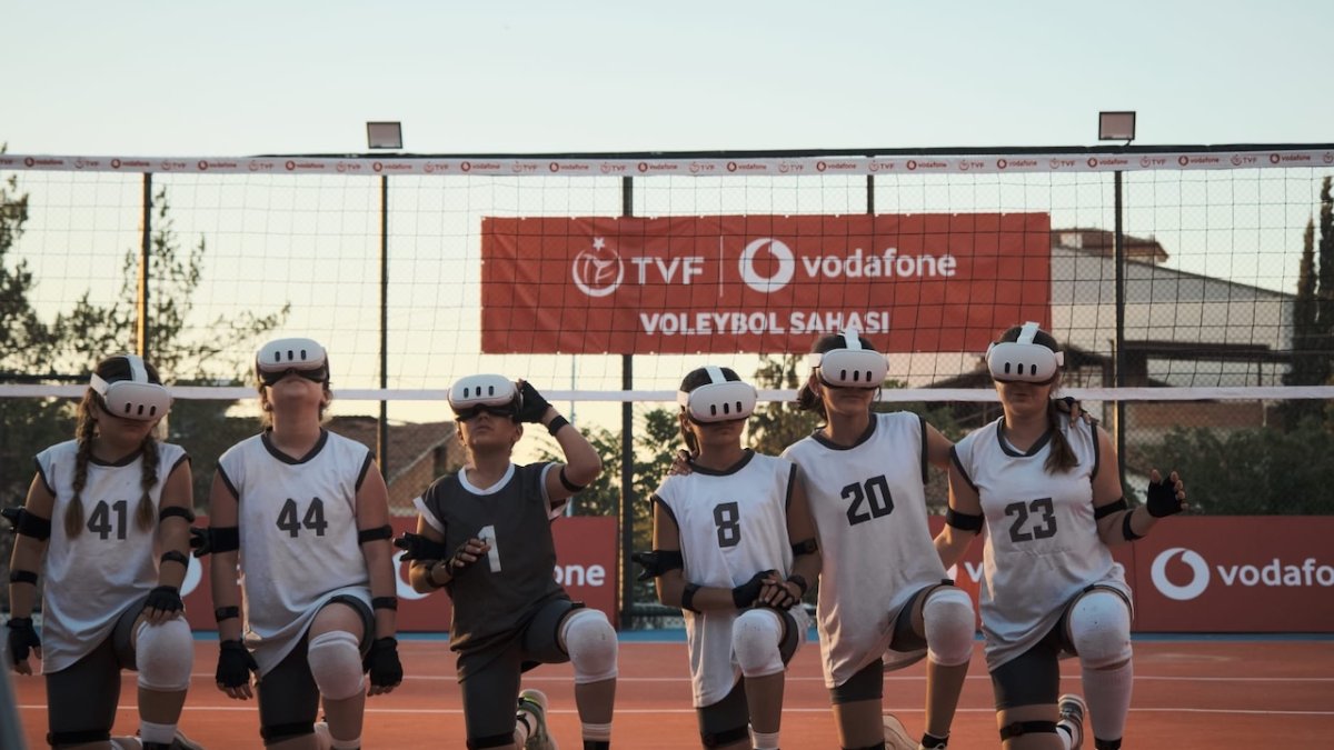 Malatyalı genç voleybolcular ve milli voleybolcular Vodafone 5.5G ile aynı sahada buluştu