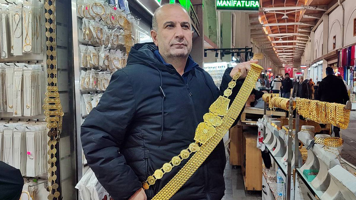Fiyatlar uçunca imitasyona rağbet arttı: Gerçeğinden ayırt edilemiyor! 1 milyon TL'lik kemer 1000 TL