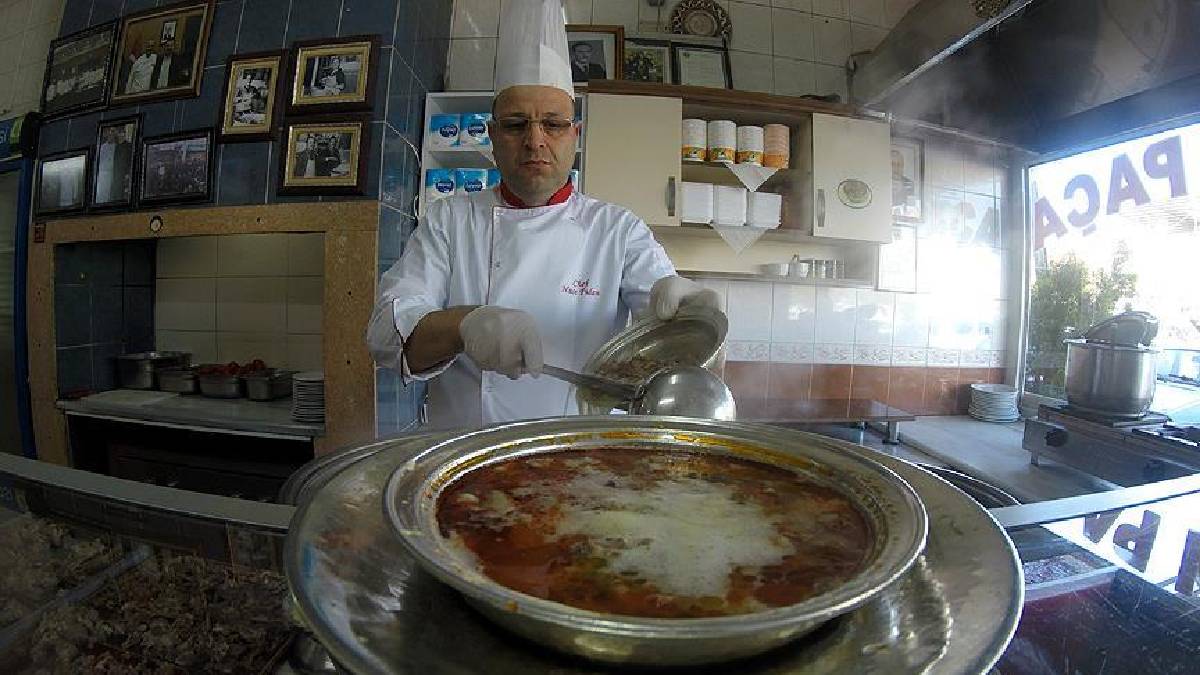 Kimi burun kıvırıyor kimi onsuz yapamıyor! Kırşehirliler su gibi içiyor, tezgahta bulan hemen kapacak