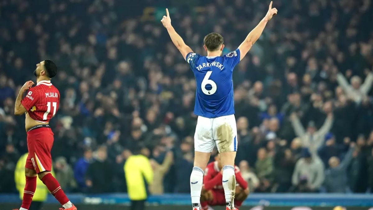 Merseyside derbisinde Liverpool'a 90+8 şoku! Maç sonunda Arne Slot’a sıra dışı kırmızı kart