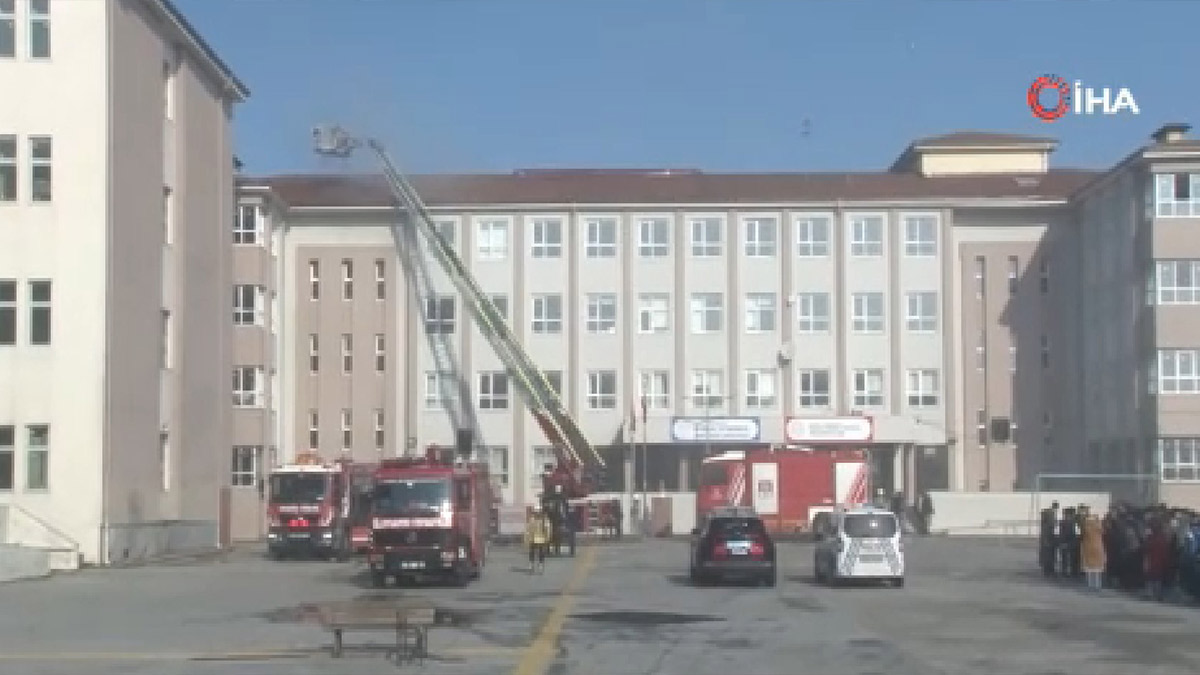 Arnavutköy'de okulda yangın paniği: Öğrenciler tahliye edildi