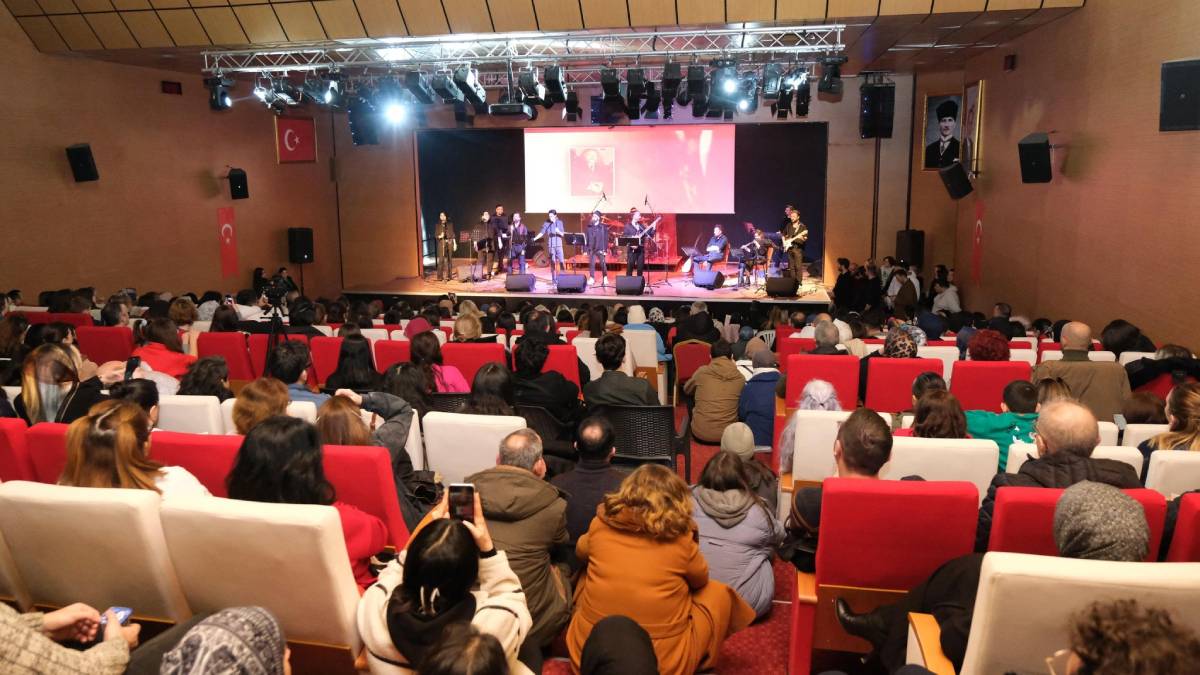 Barış Manço ve Cem Karaca anısına muhteşem konser