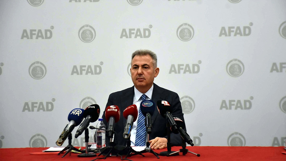 İzmir Valisi: Santorini'deki bir depremin ilimizi etkileme ihtimali çok az