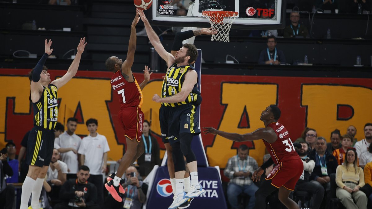 Türkiye Kupası'nda derbi heyecanı! Fenerbahçe ve Galatasaray, parkede karşı karşıya