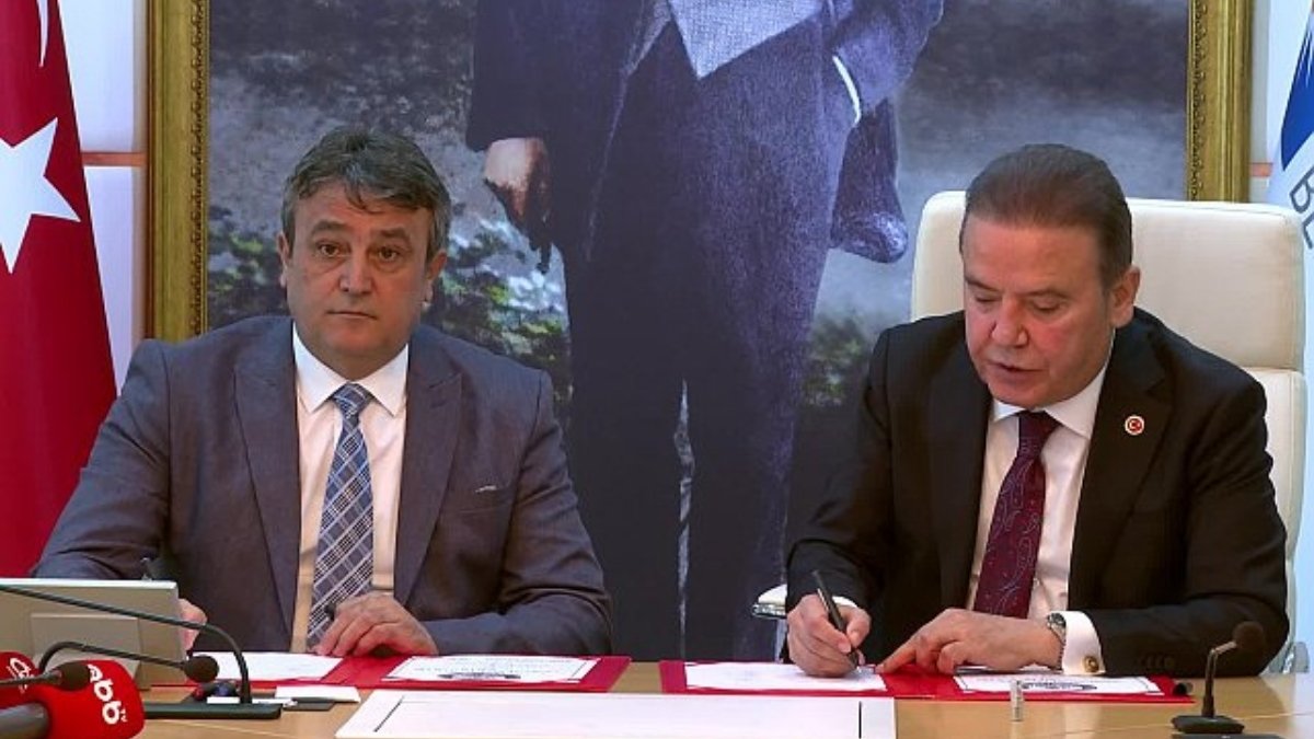 Antalya Büyükşehir Belediyesi'nde en düşük işçi maaşı 37 bin lira oldu