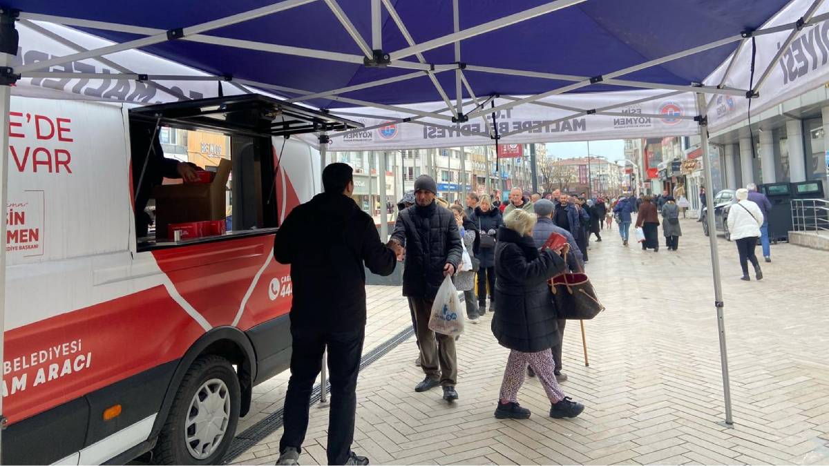 Maltepe Belediyesi kandil simidi dağıttı