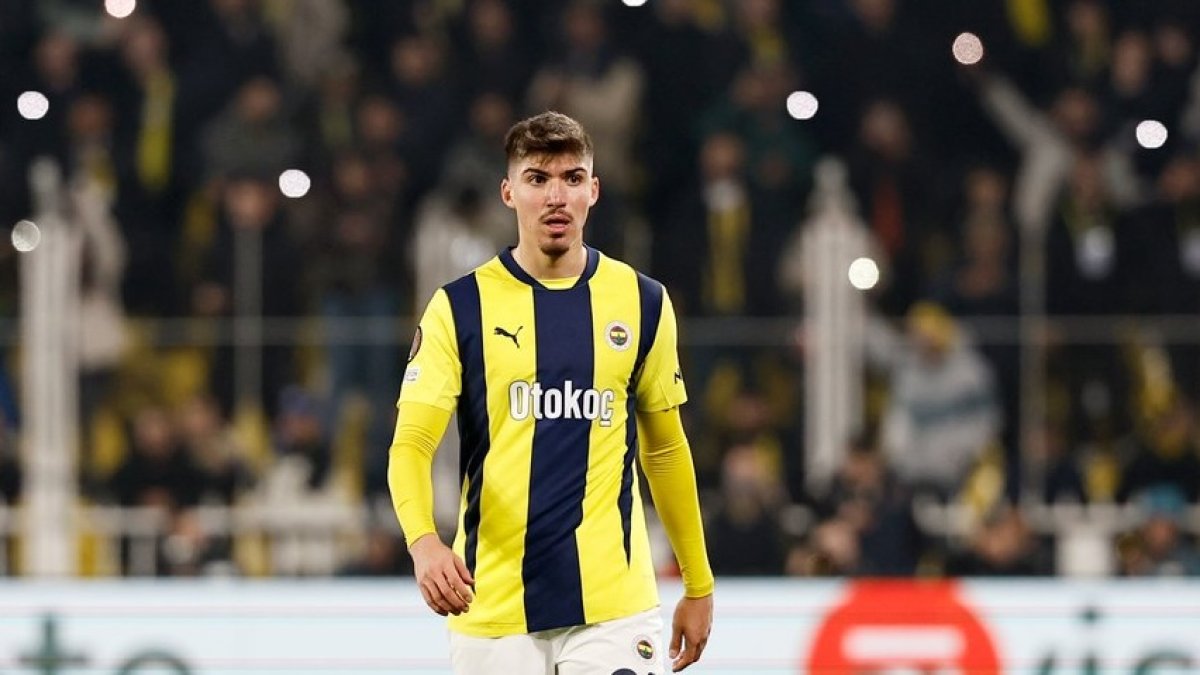 Fenerbahçe'nin genç savunma oyuncusu Yusuf Akçiçek: Mourinho ile çalışmak benim için şans