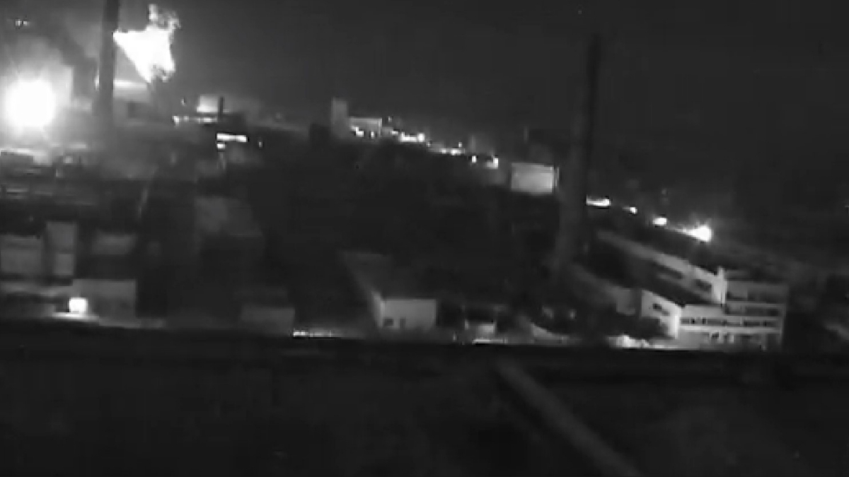 Rusya Çernobil Nükleer Santrali'ni vurdu... Zelenskiy: Zarar büyük