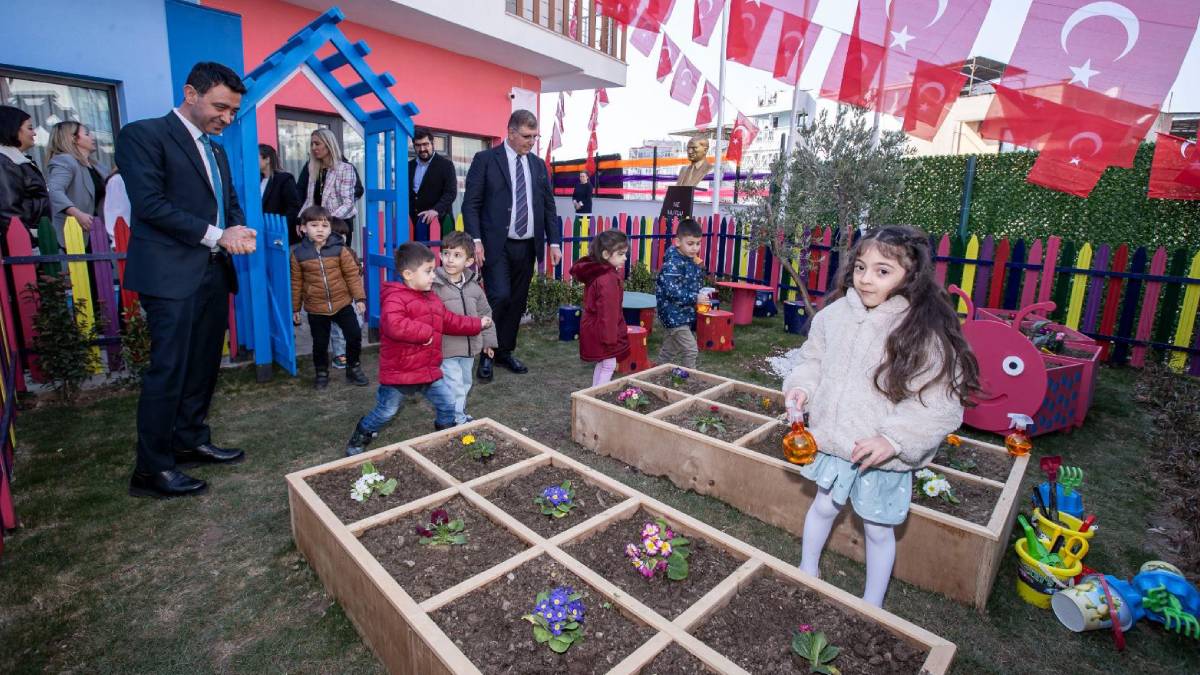 Başkan Tugay Yamanlar’da 20’nci çocuk etkinlik merkezinin açılışını yaptı