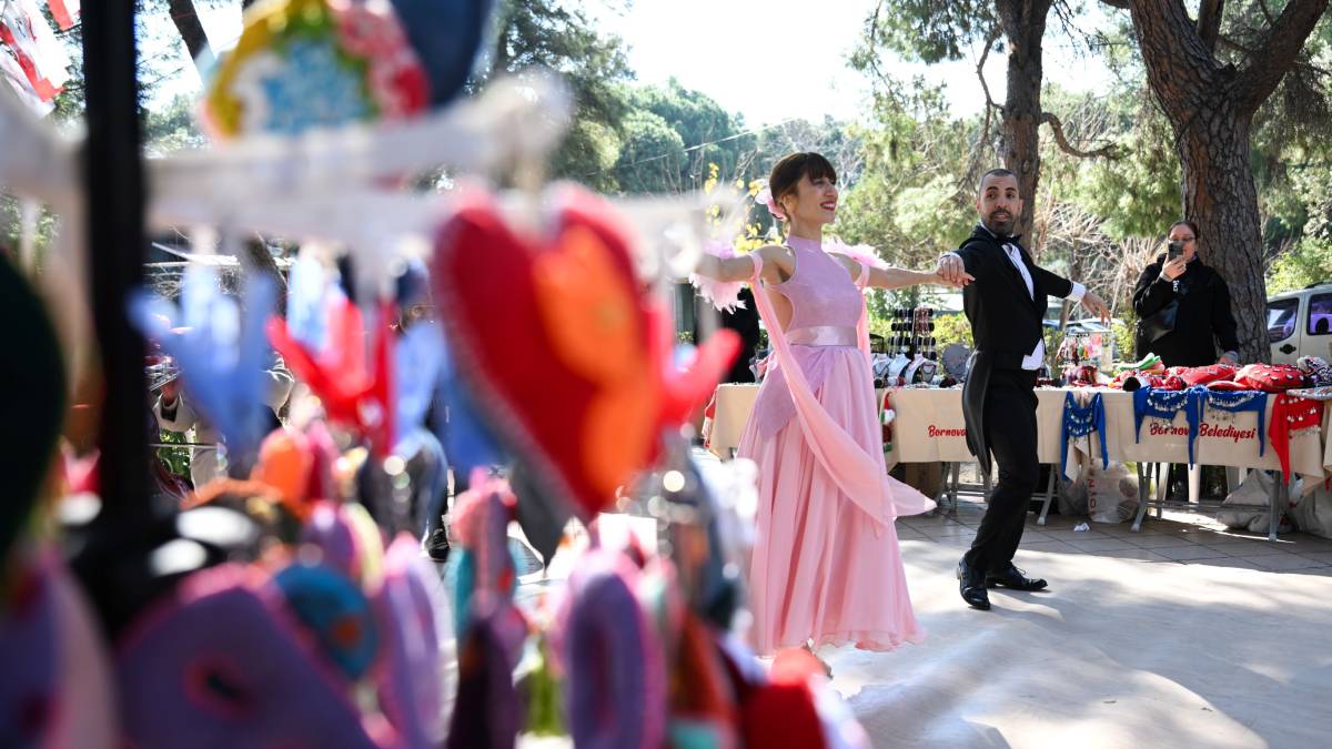 Bornova’da 14 Şubat’a özel “Hediyelik Eşya Günleri” başladı