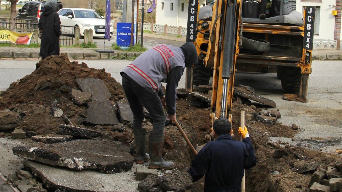 Altyapı çalışmaları aralıksız olarak sürüyor