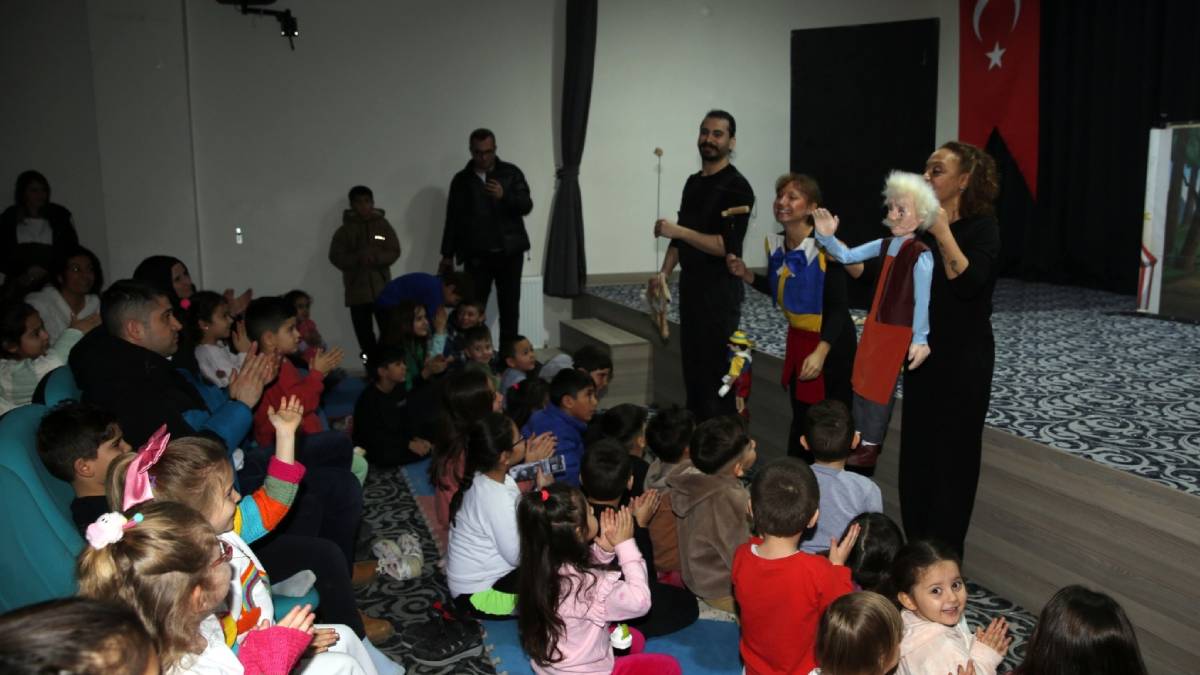 “Pinokyo” kukla oyunu bu kez çifteler’de sahnelendi