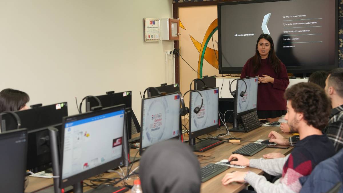 “Dijital Gençlik Merkezi” gençlerin geleceğine yön veriyor