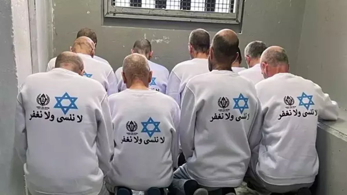 İsrail’den tepki çeken uygulama: Esirlerin sırtına ırkçı sloganlar yazdılar