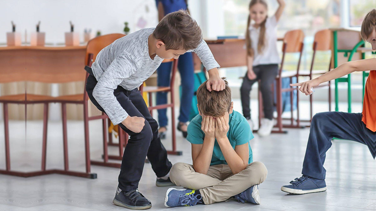 Birbirlerine, çocuklara, hayvanlara, her şeye zorbalık yapıyorlar! Çağın en büyük sorunu olma yolunda ilerliyor