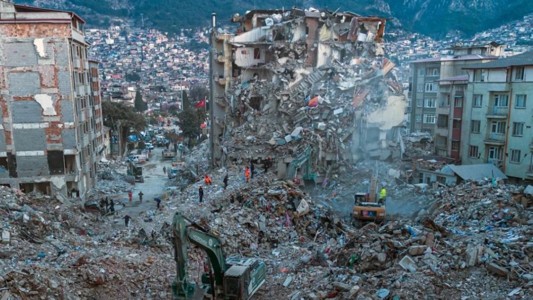 Deprem davalarına art arda tahliye: Müteahhitler ‘sağlık' ve ‘kocama hali' gerekçeleriyle serbest kaldı