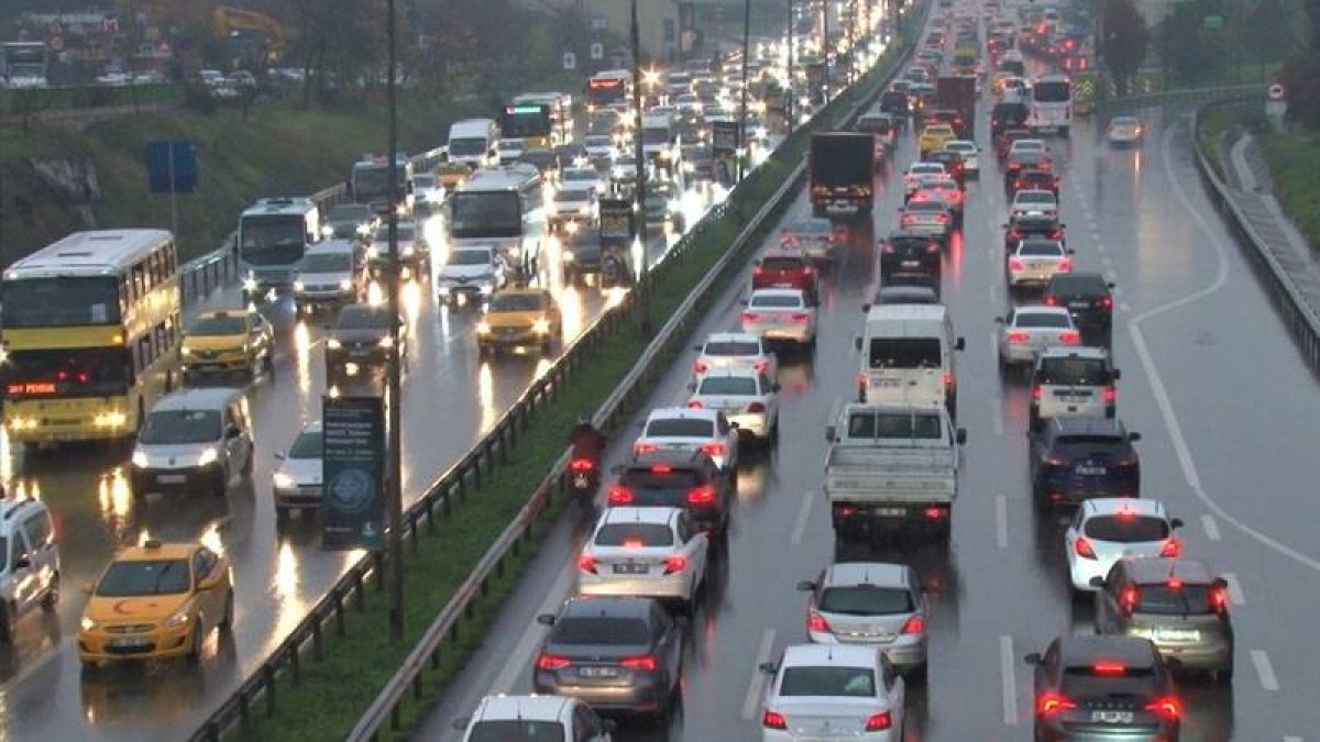 İstanbul’da trafik yoğunluğu yüzde 76’ya kadar çıktı
