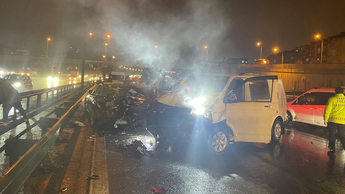 TEM Otoyolunda zincirleme kaza: 2 yaralı