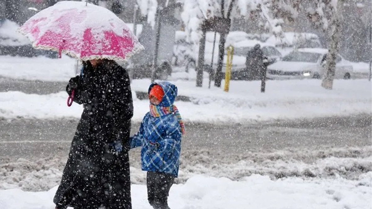 Uzmanlardan peş peşe İstanbul uyarıları: Kar yağışı perşembe başlayacak, 4 gün sürecek