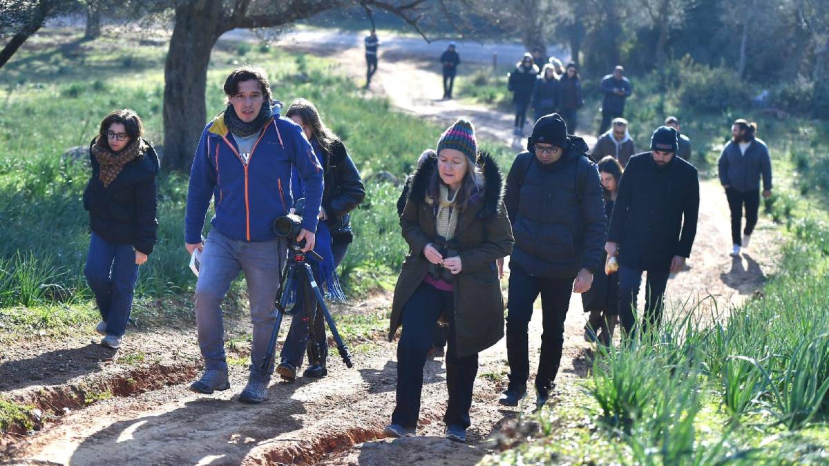 İzmirliler şehrin yeşil alanlarıyla kucaklaşıyor