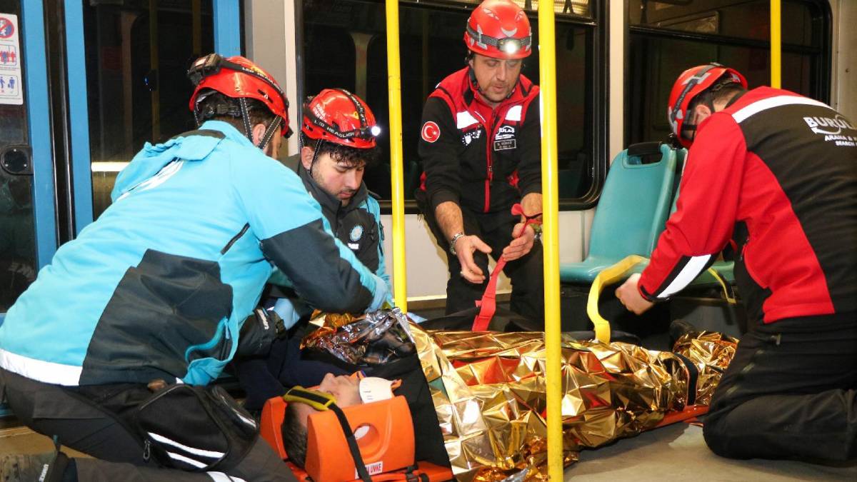 Büyükşehir'den BursaRay hattında yangın tatbikatı