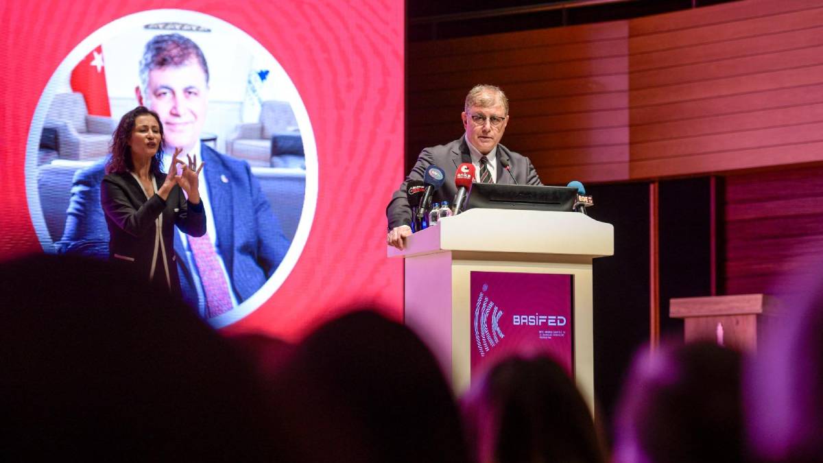 Başkan Tugay, İzmir Kadın Kongresi’nde konuştu: “Kadınlar olmadan kalkınma olmaz, ekonomi gelişmez”