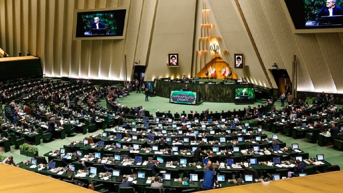 Tarihi artış vekilleri harekete geçirdi! İran meclisinde kapalı ‘döviz’ oturumu