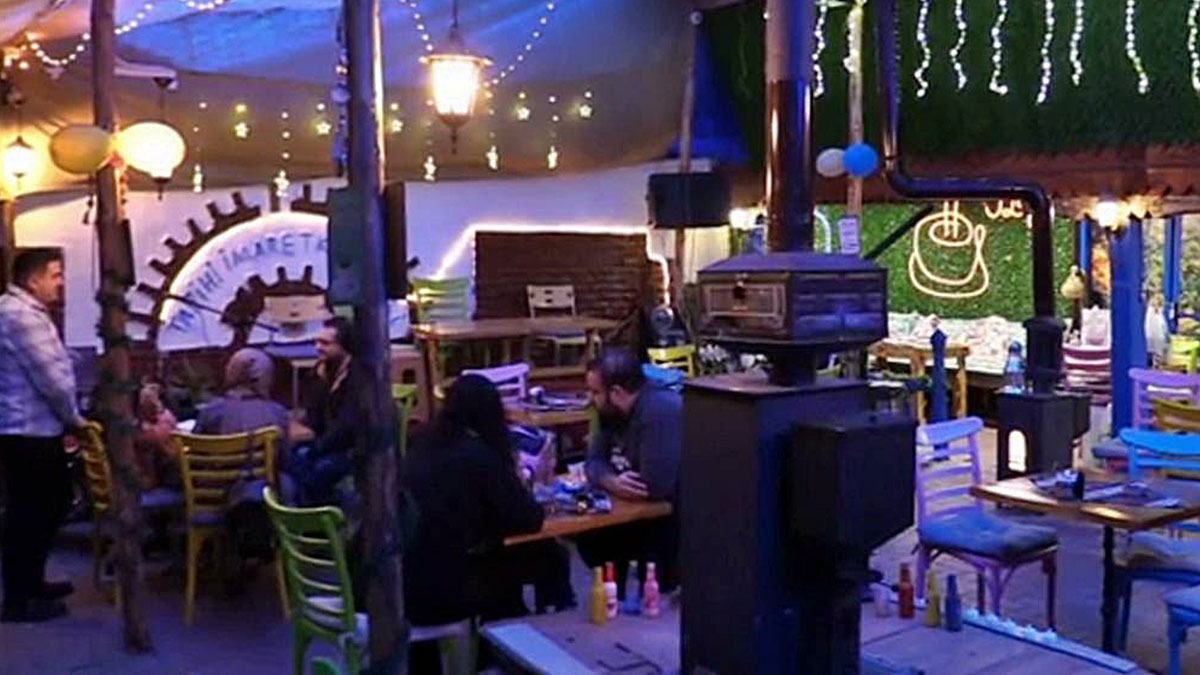 Bu kafede kitap getirene Türk kahvesi bedava! 14 kentteki şubede geçerli