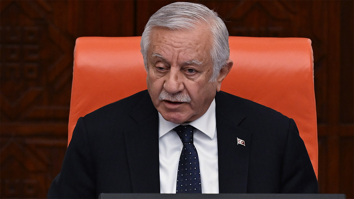 MHP'li Celan Adan'dan AK Partili vekile: Terbiyeli ol, burası sokak değil