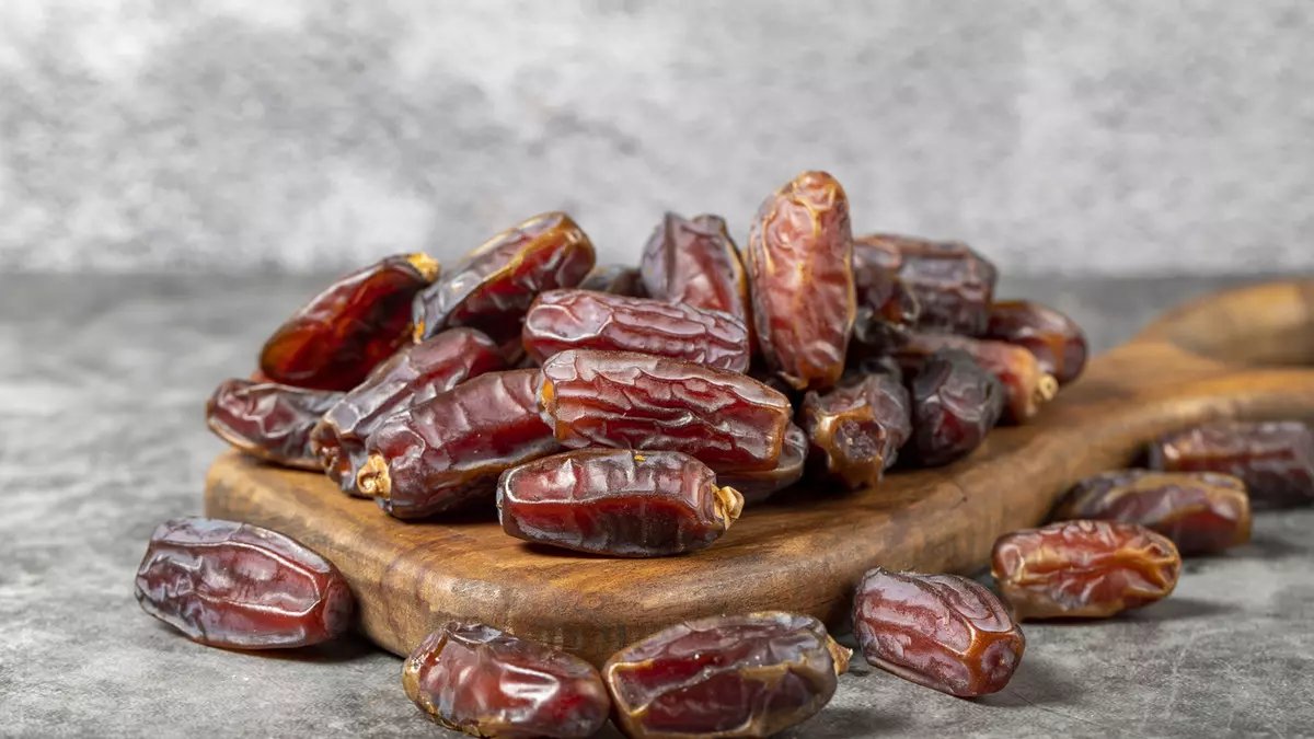 İftar sofralarının vazgeçilmezine rekor zam! Hurma fiyatları tavan yaptı: Tanesi 20 liraya satılıyor