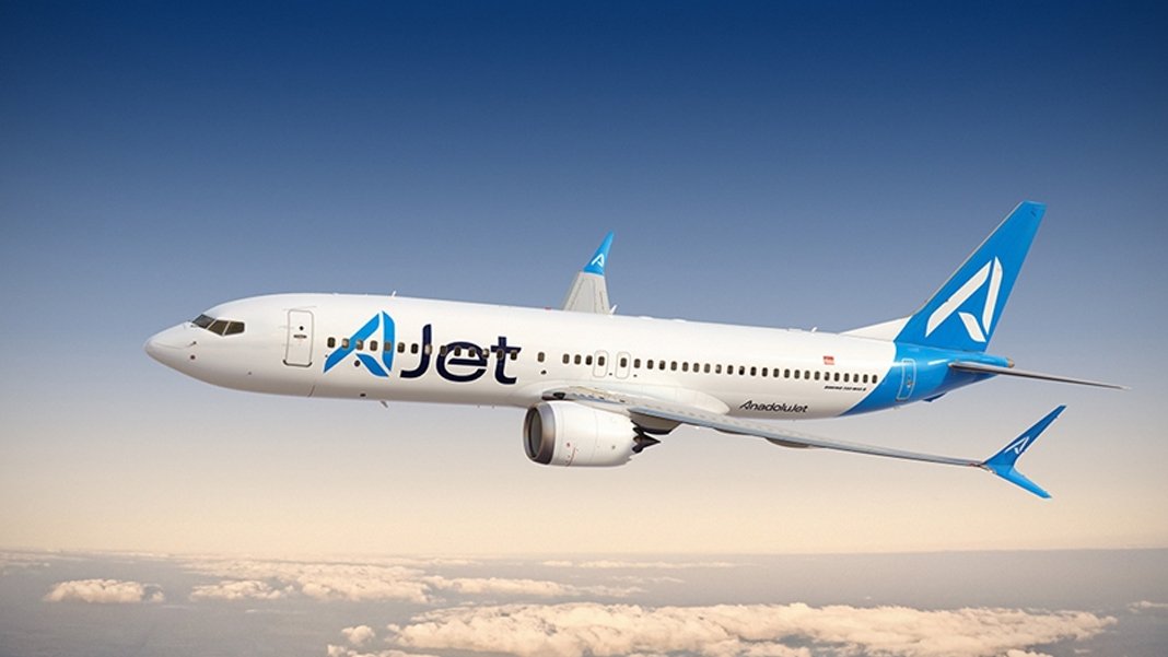 Kar yağışı tüm şehri vurdu: AJet, bazı seferlerini iptal etti