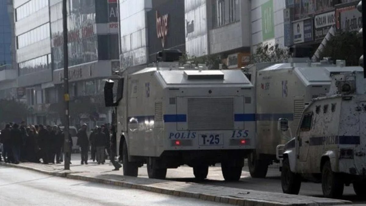 Van'da izinsiz gösterilere müdahale: 341 gözaltı, 48 tutuklama