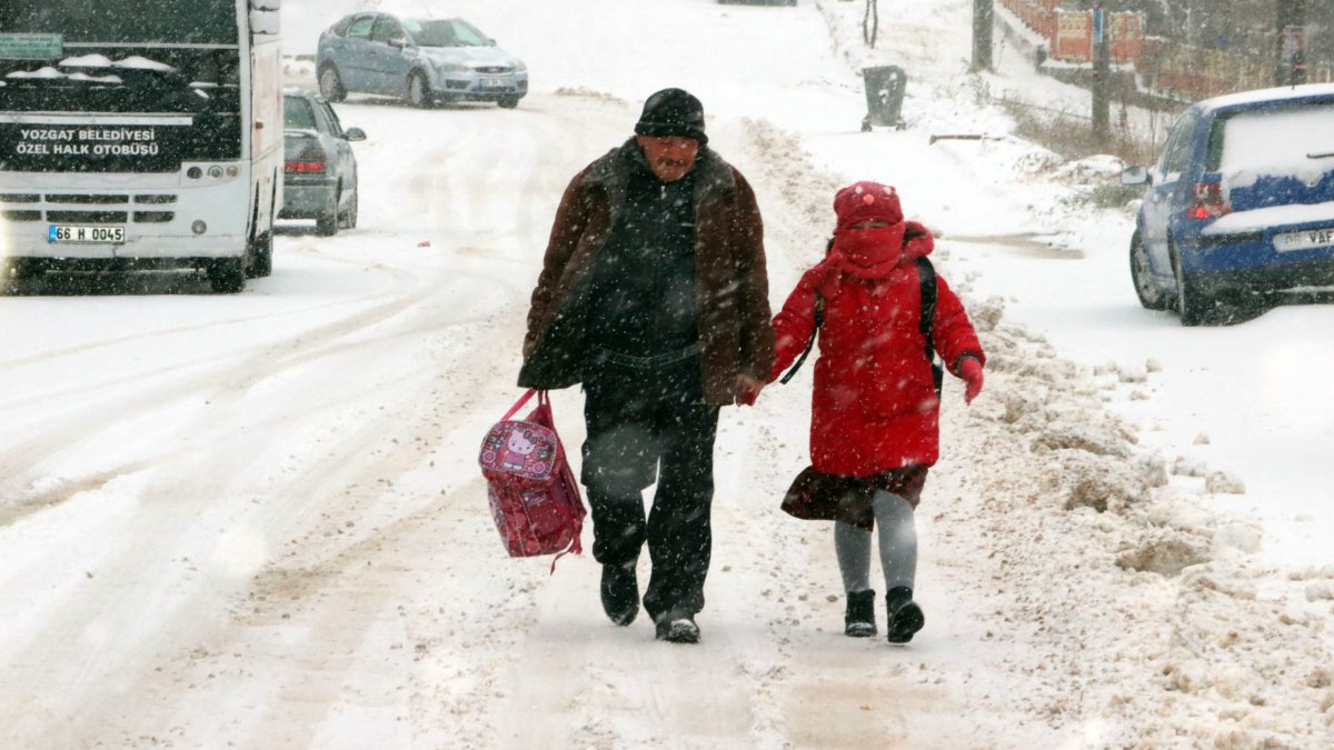 Eğitime kar engeli: İstanbul dahil 17 ilde okullar tatil