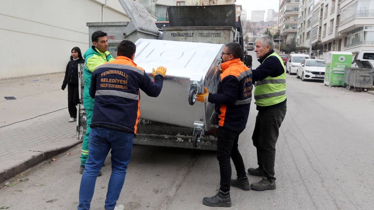 Yenimahalle’de çöp konteynerleri yenileniyor