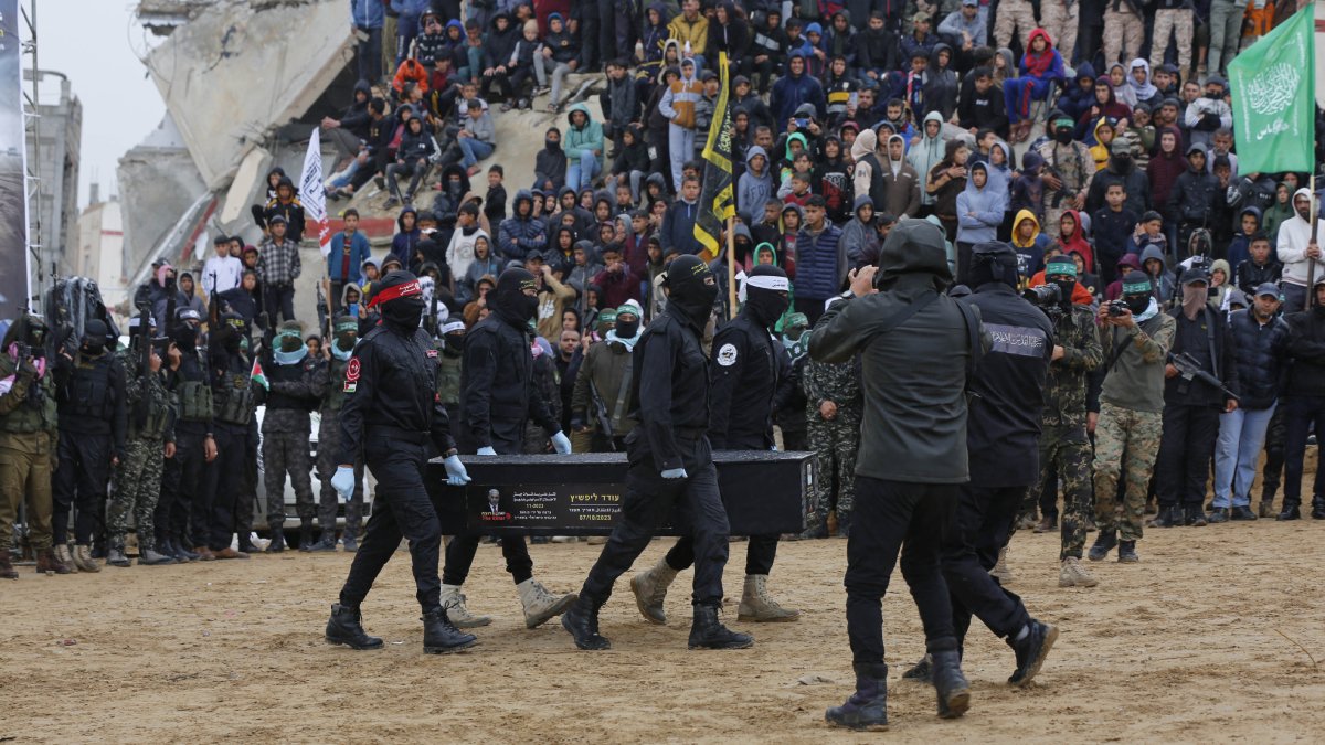 Hamas, Gazze'deki 4 İsraillinin naaşını teslim etti