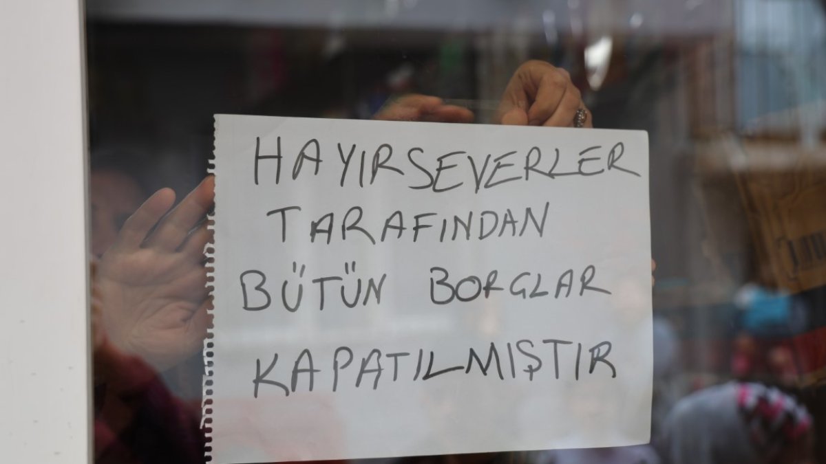 O mahallede oturan Adanalılara müjde! Bir hayırsever mahallenin bakkal borçlarını ödedi: 'Başka bakkallara da gideceğiz'