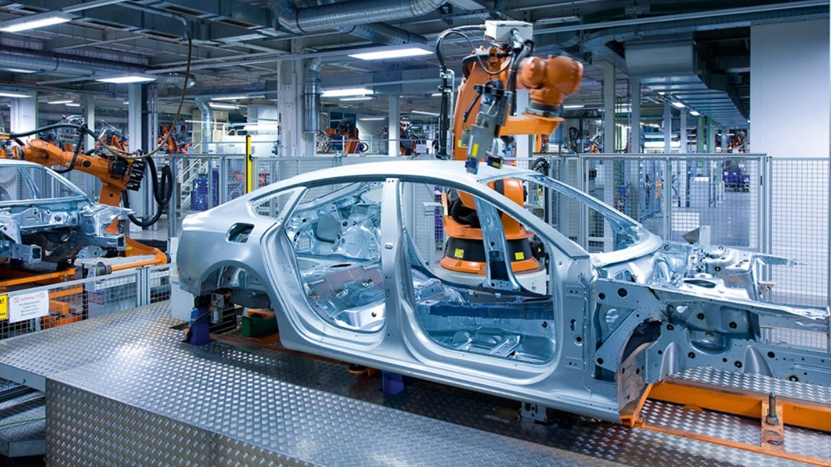 Dünyaca ünlü otomotiv devi küçülüyor! Binlerce kişi işten çıkarılacak: Rekabet piyasayı alt üst etti