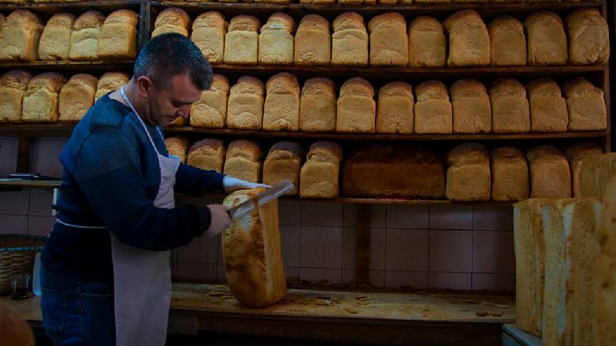 Tost deyip geçmeyin! Özel yöntemlerle hazırlanıyor, yurt dışından bile gelen oluyor! Tescilli lezzetin önünden kuyruk eksilmiyor
