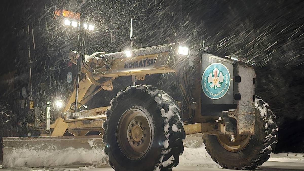Büyükşehir Belediyesi, kar yağışına karşı önlemlerini aldı