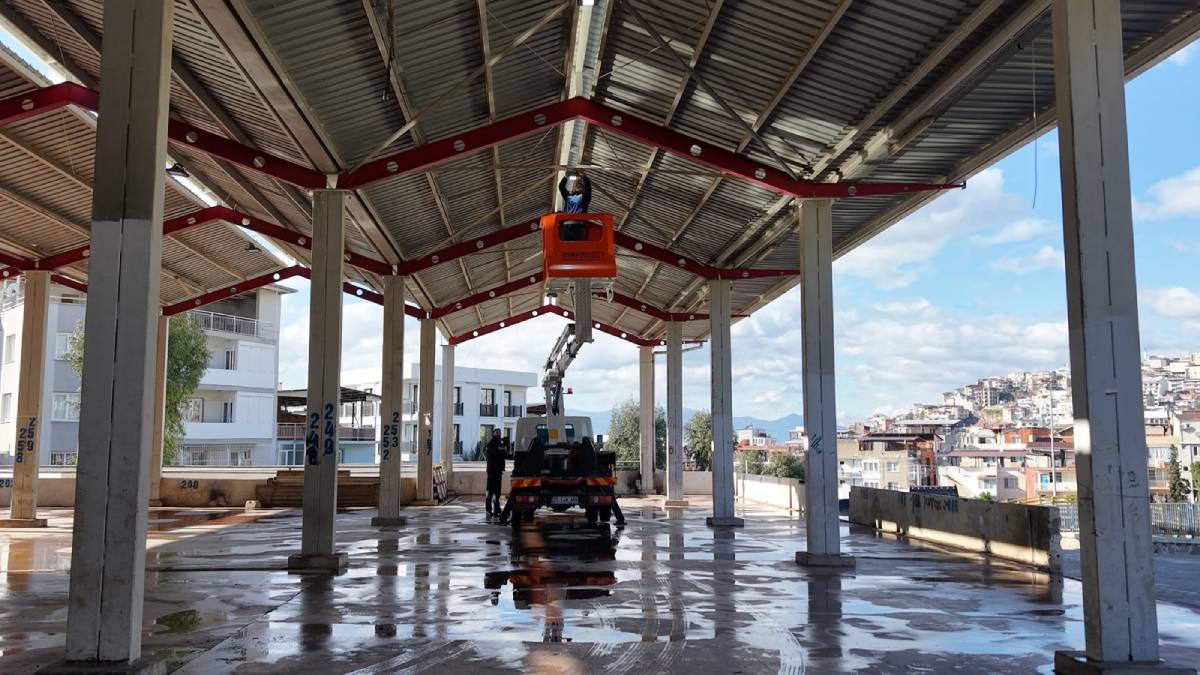 Bayraklı’da pazar yerleri yenileniyor