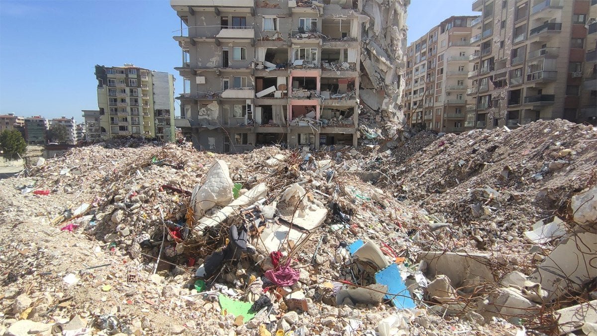 Depremlerde 88 kişiye mezar olmuştu: Elit apartmanı davasında tutuklu sanık kalmadı