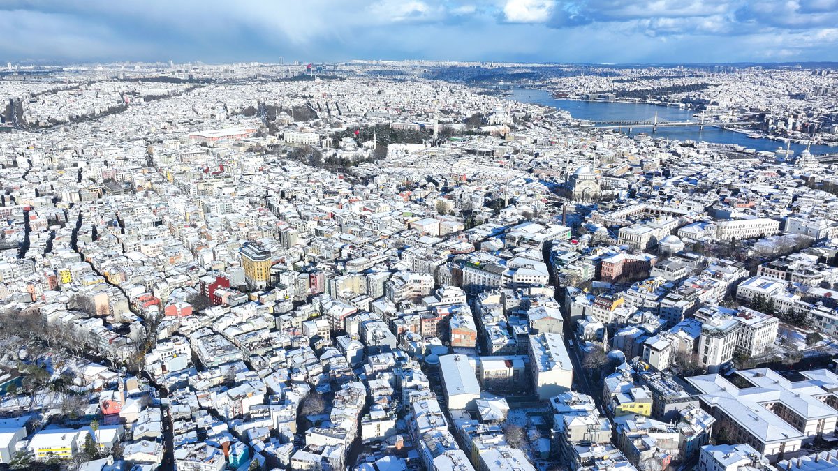 AKOM: İstanbul'da kar yağışı öğle saatlerine kadar sürecek