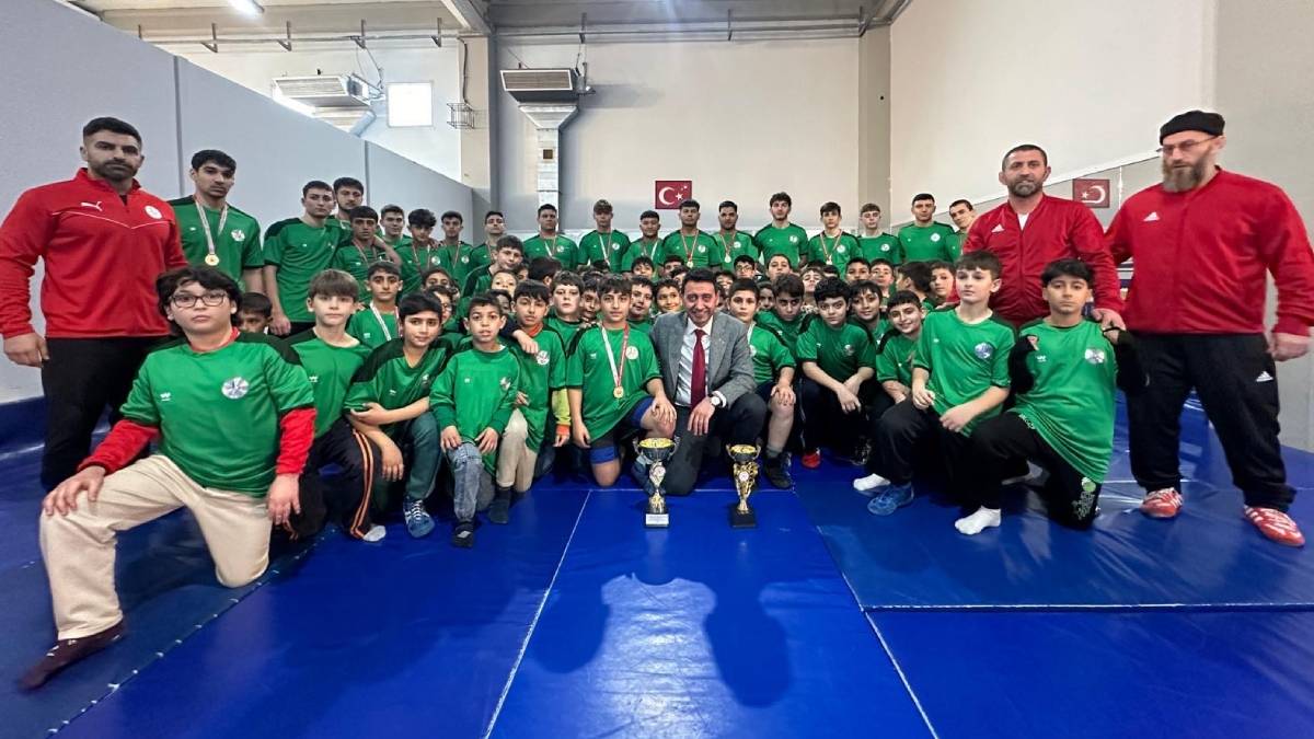 Bayraklı Belediyesi Güreş Takımı İzmir şampiyonu oldu