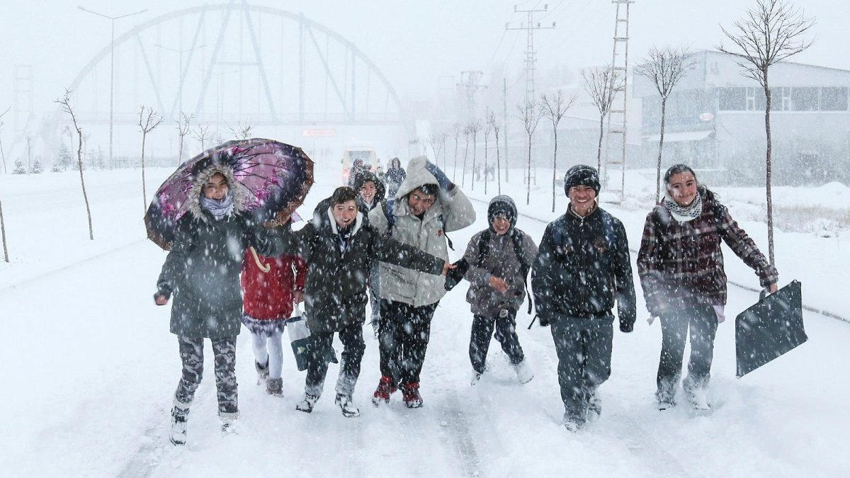 Eğitime kar engeli: Birçok kentte okullar tatil