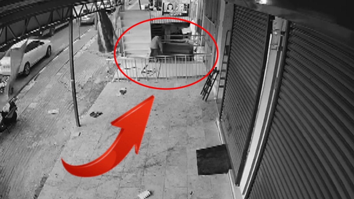 Hatay'da gencin hayatı bir saniyeyle kurtuldu! O anlar kamerada