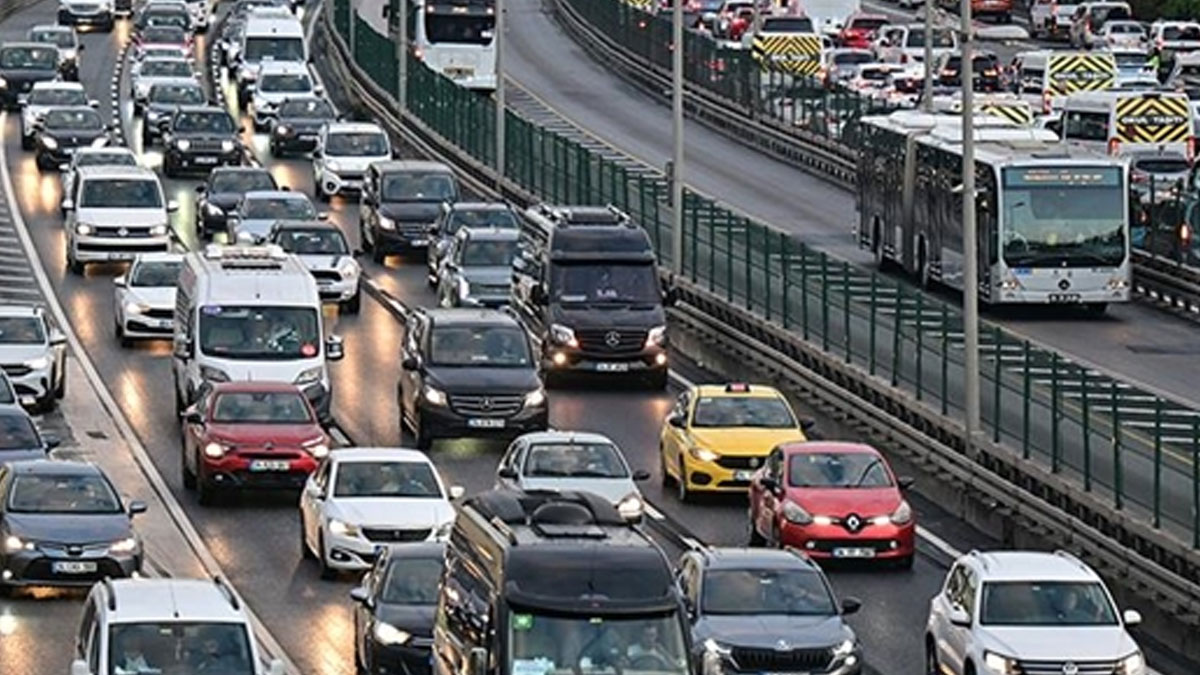 İstanbul'da haftanın ilk iş gününde trafik yoğunluğu