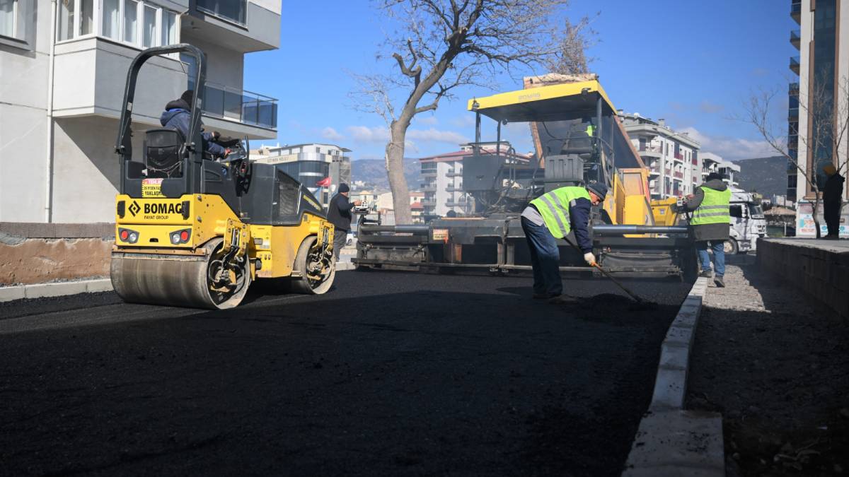 Bornova’da yol çalışmaları kar-kış dinlemiyor
