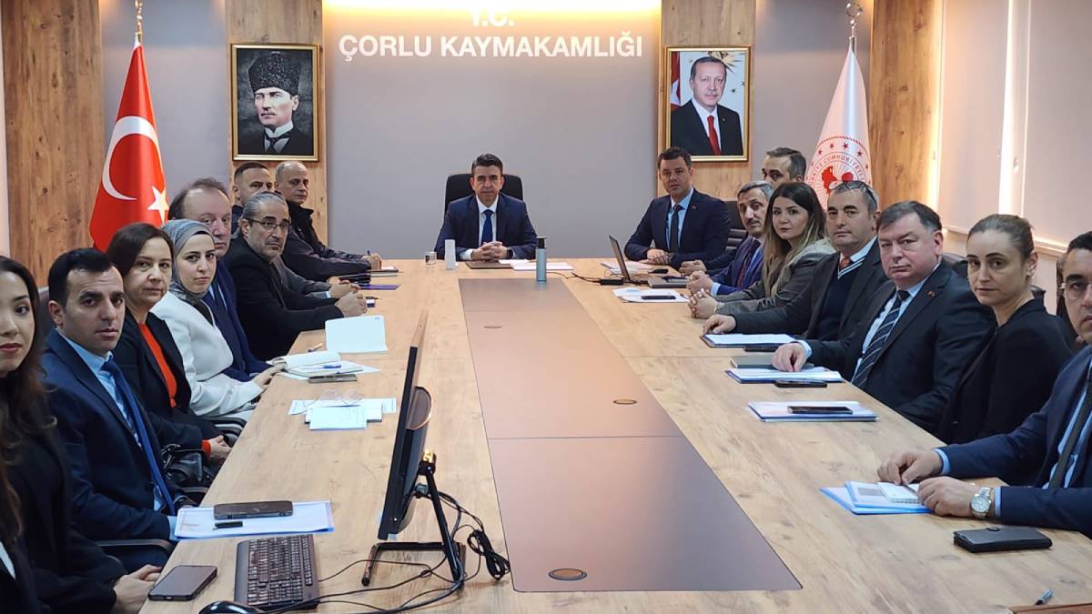 Başkan Sarıkurt, İlçe İdare Şube Başkanları toplantısına katıldı